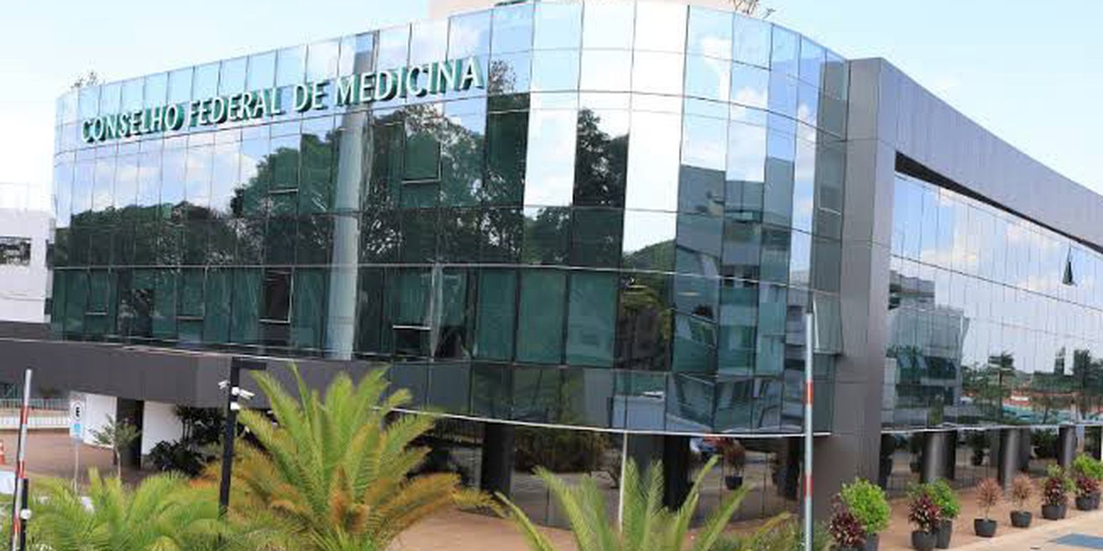 cfm-veta-terapia-hormonal-para-menor-de-18-anos-e-restringe-cirurgias