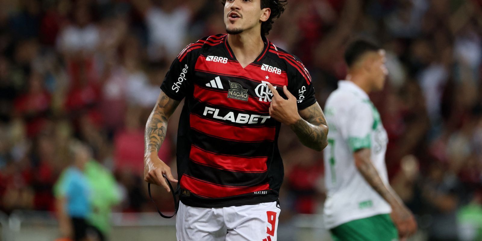 flamengo-goleia-no-maracana-para-liderar-o-campeonato-brasileiro