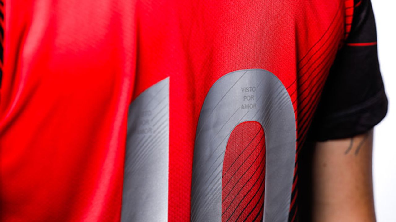 athletico:-nova-camisa-gera-reacoes-imediatas-de-torcedores