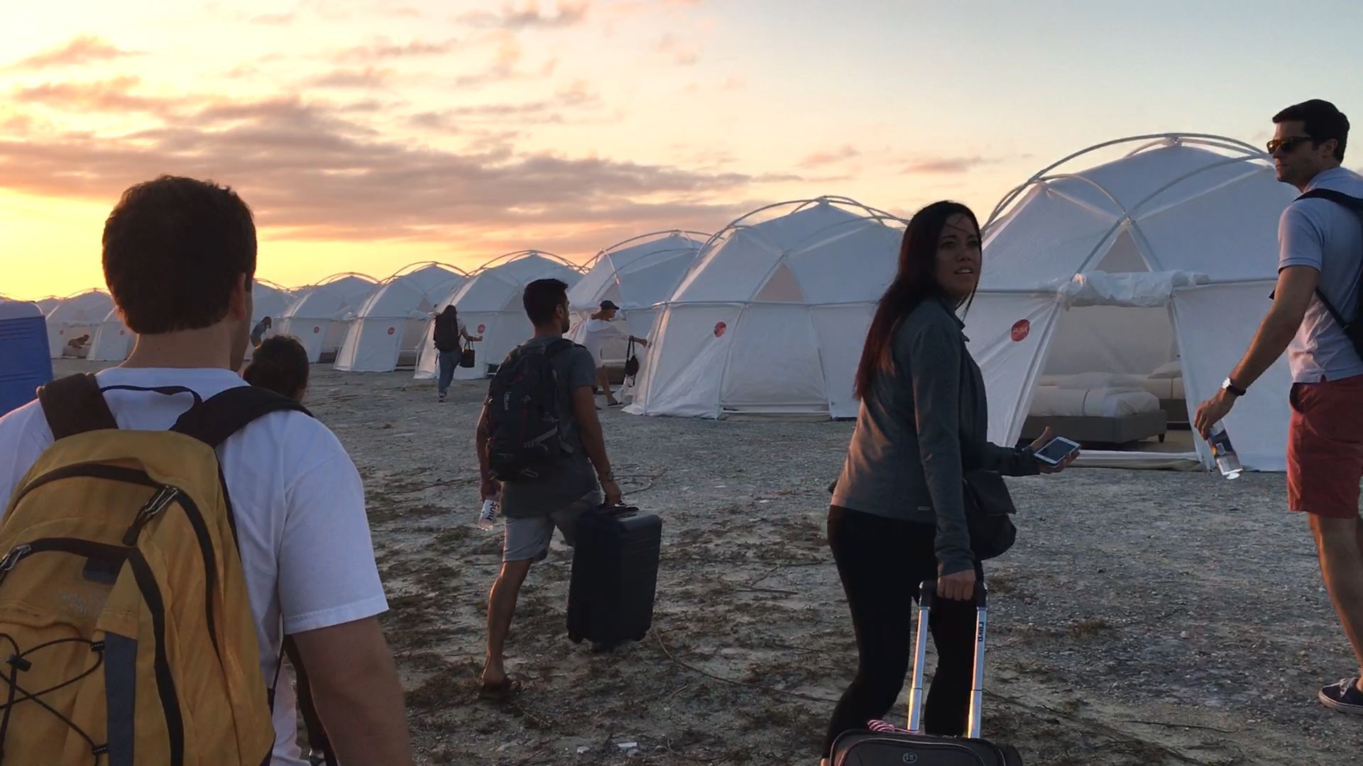 fyre-festival-2-e-adiado,-dois-meses-antes-do-inicio-do-evento