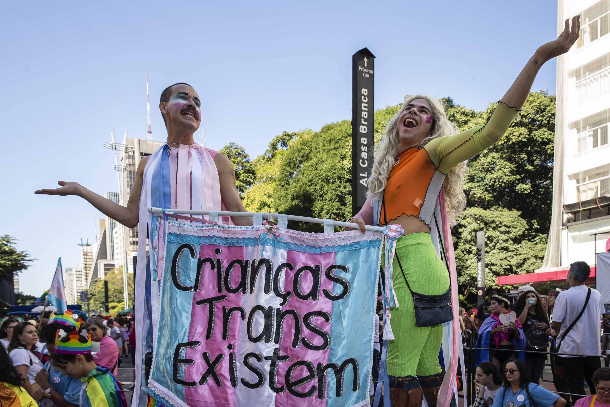 mais-de-160-entidades-protestam-contra-norma-do-cfm-que-limita-atendimento-a-transgeneros