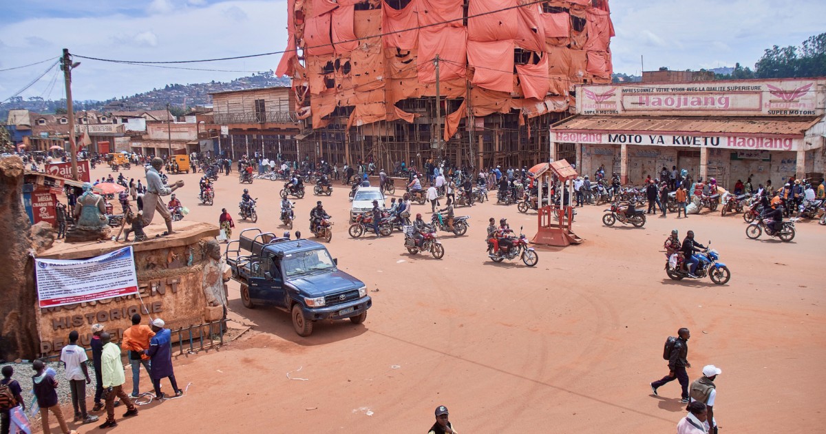 ao-menos-148-pessoas-morrem-apos-barco-pegar-fogo-no-congo,-informa-midia