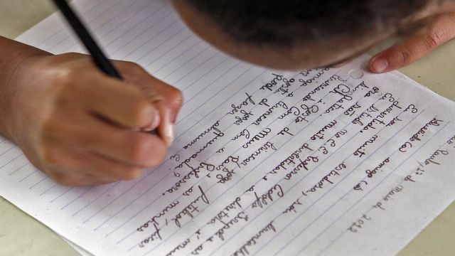 escrever-a-mao-ajuda-no-aprendizado,-aponta-estudo