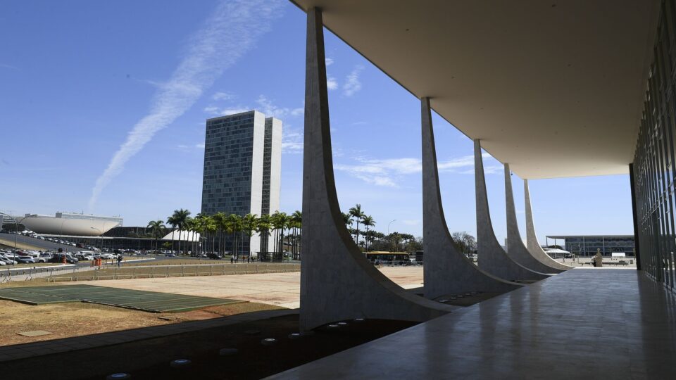 contra-a-anistia,-ministros-do-stf-assumem-atuacao-politico-partidaria