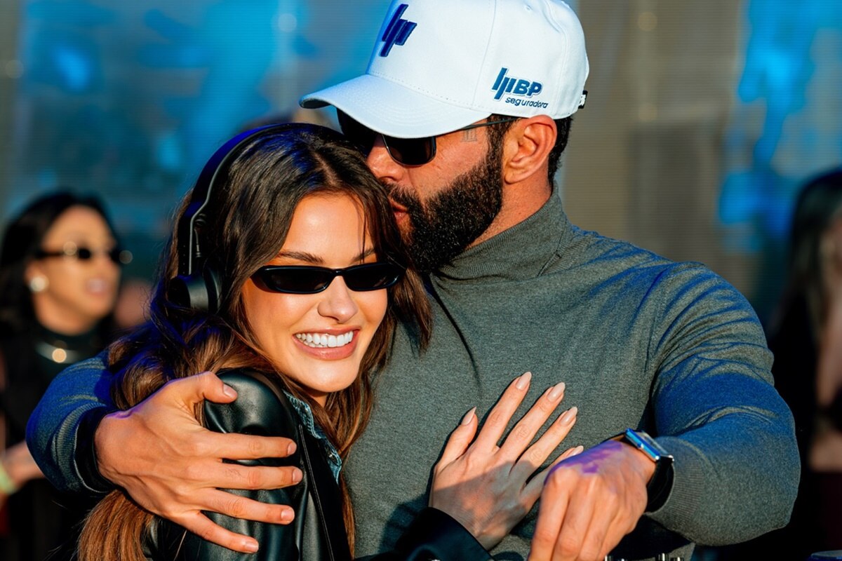 andressa-suita-gera-suspeita-de-gravidez-apos-foto-com-mao-na-barriga