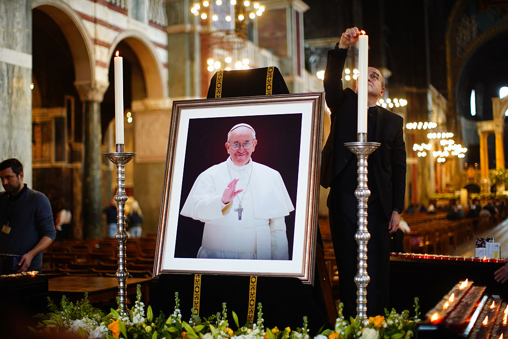 o-que-pode-ter-causado-derrame-que-levou-a-morte-do-papa-francisco