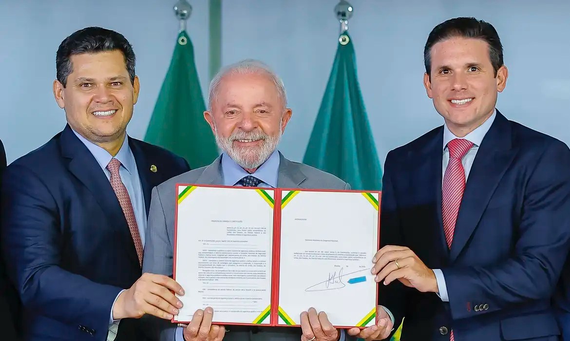 lula-entrega-pec-da-seguranca-publica-para-tramitacao-no-congresso