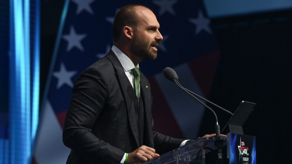 a-nova-perseguicao-a-eduardo-bolsonaro