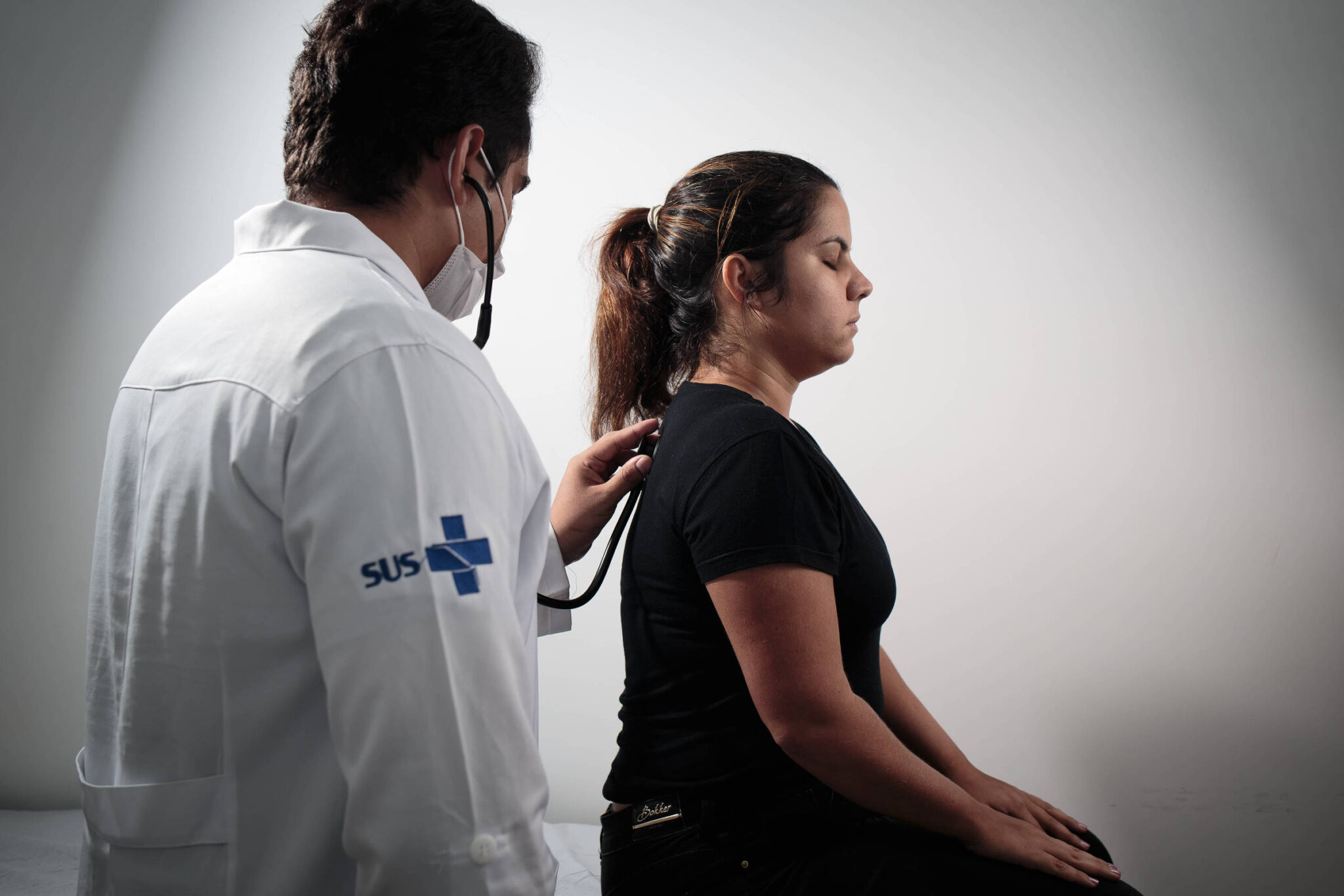 brasil-atinge-meta-de-medicos-em-atencao-primaria,-mas-rotatividade-e-alta-em-locais-mais-pobres
