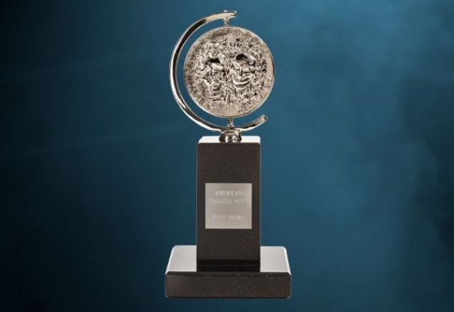 tony-awards-2025:-confira-os-vencedores-do-principal-premio-do-teatro-americano