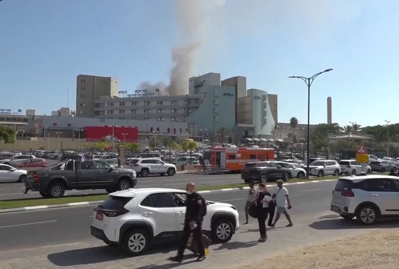ira-atinge-hospital-no-sul-de-israel;-tel-aviv-ataca-instalacoes-nucleares-iranianas
