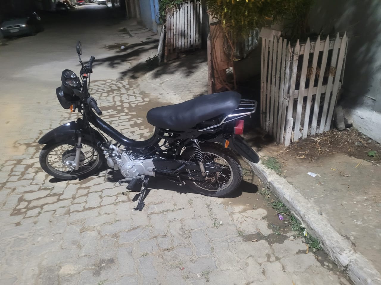 adolescente-rouba-celular,-tira-foto-com-aparelho-e-e-localizado-pela-pm