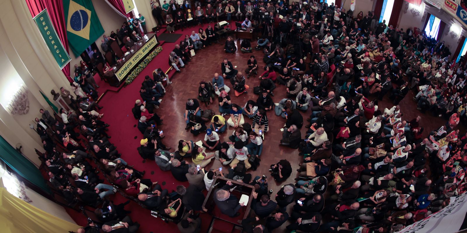 ato-na-usp-defende-soberania-nacional-diante-de-tarifaco-de-trump