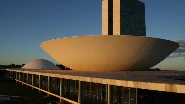 congresso-retoma-trabalhos-com-foco-em-isencao-do-ir,-cassacoes-e-taxacao-das-apostas-online