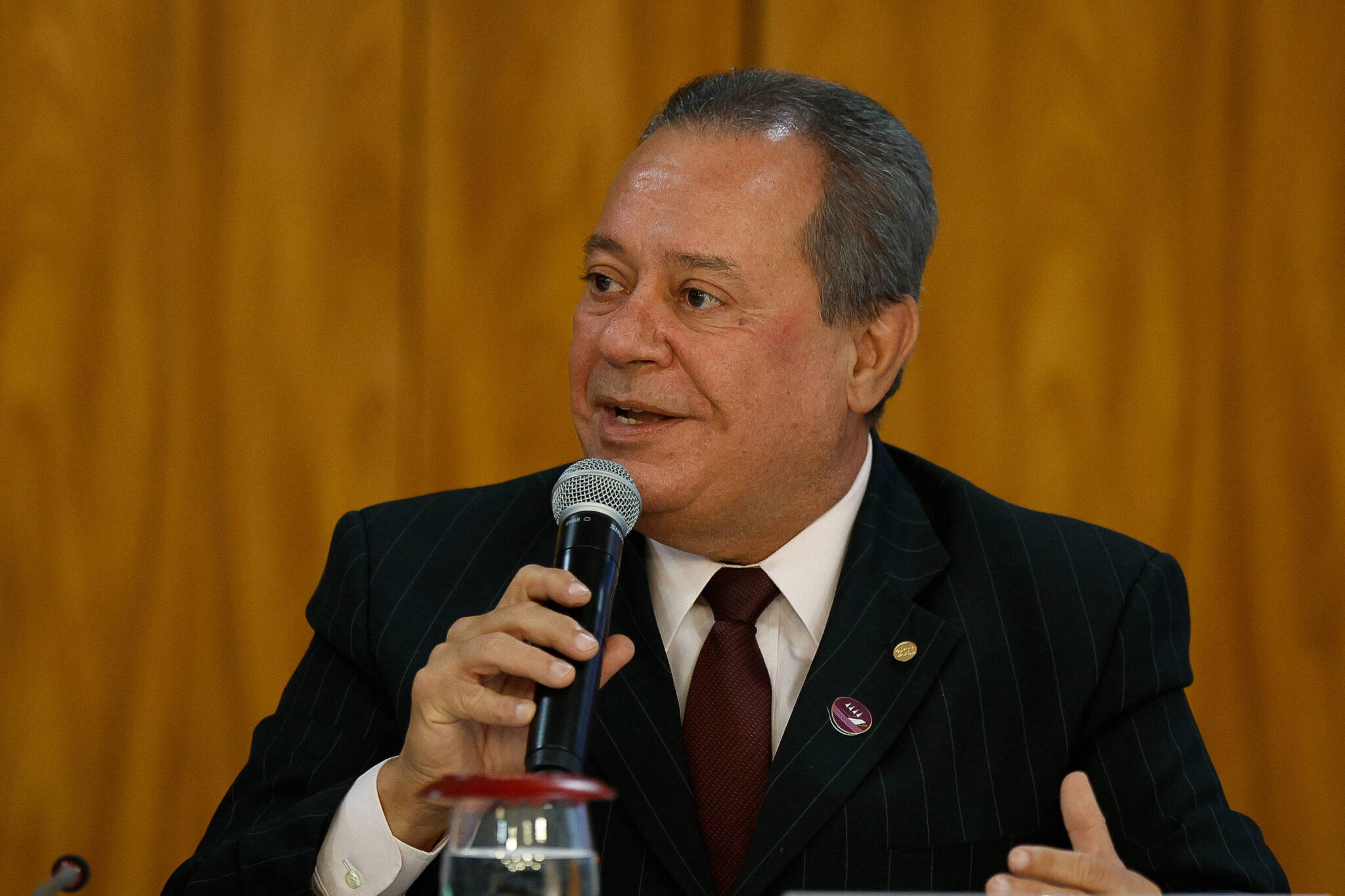 empresarios-brasileiros-defendem-se-de-tarifas-de-50%-em-audiencia-nos-eua