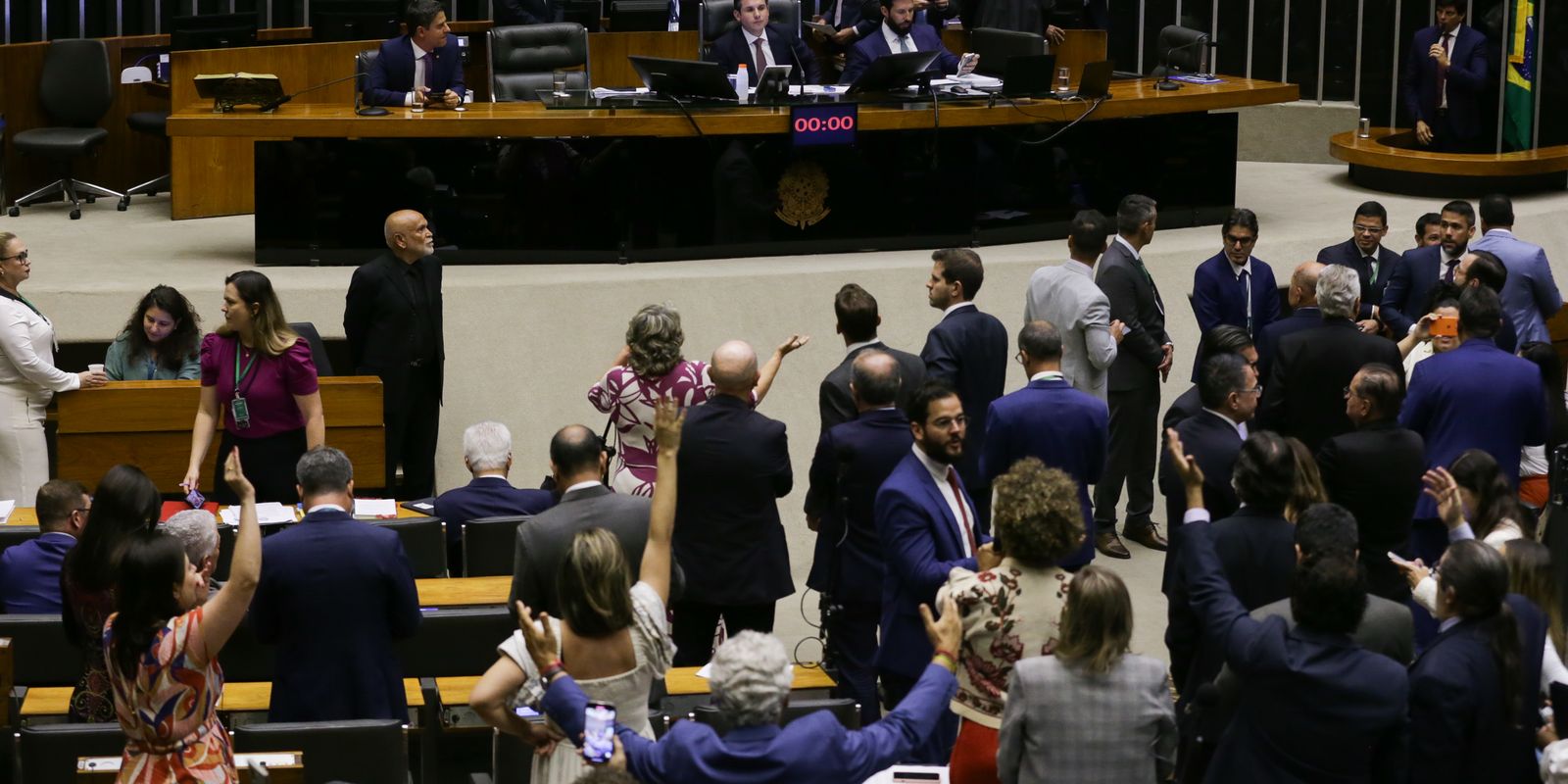 motta-anuncia-votacao-de-urgencia-para-projeto-de-anistia-a-golpistas