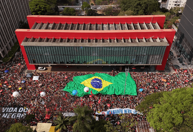 ato-na-paulista-contra-blindagem-e-anistia-empata-publico-com-7/9