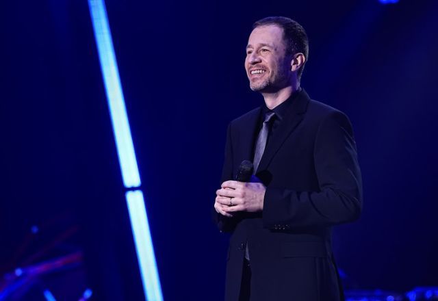 disney+-e-sbt-colocam-voz-de-tiago-leifert-no-metro-de-sao-paulo-para-promover-the-voice-brasil