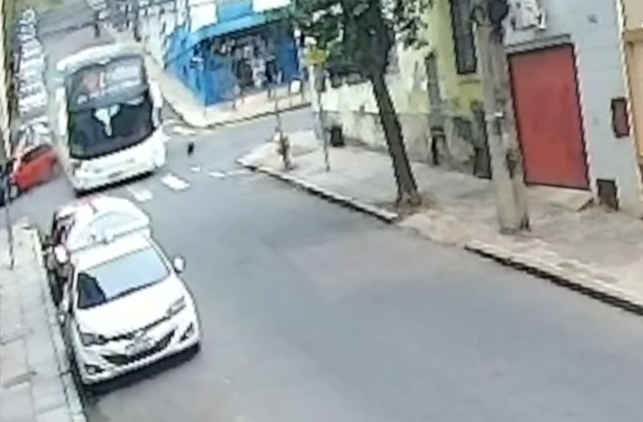 pericia-aponta-falha-mecanica-em-onibus-que-desceu-desgovernado-no-centro-de-porto-alegre
