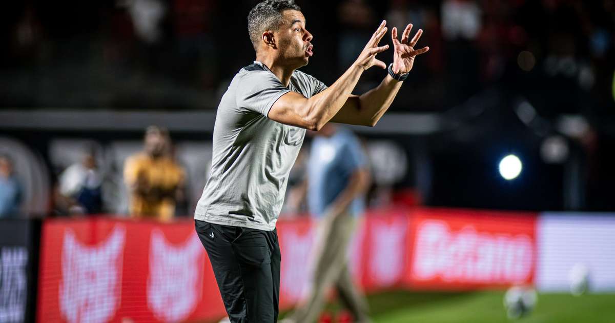 vitoria-anuncia-permanencia-de-lateral-para-2026