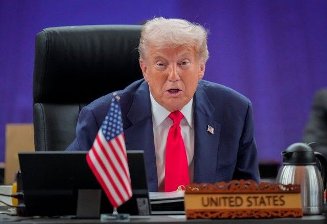 trump-anuncia-que-venezuela-enviara-ate-50-milhoes-de-barris-de-petroleo-aos-eua