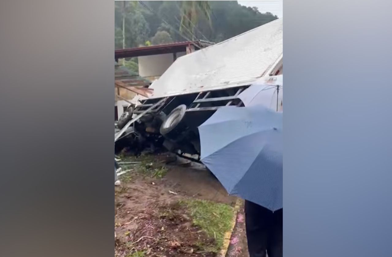 crianca-de-6-anos-morre-apos-ser-atingida-por-caminhoneiro-sem-habilitacao-no-rj