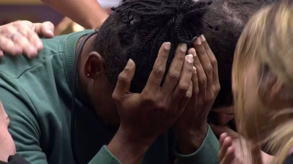 bbb-26:-leandro-chora-apos-indicacao-ao-paredao-e-recebe-apoio-de-ana-paula