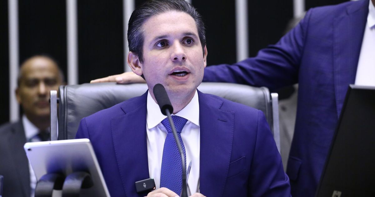 hugo-antecipa-retorno-a-brasilia-e-se-reune-com-lideres-nesta-quarta-(28)