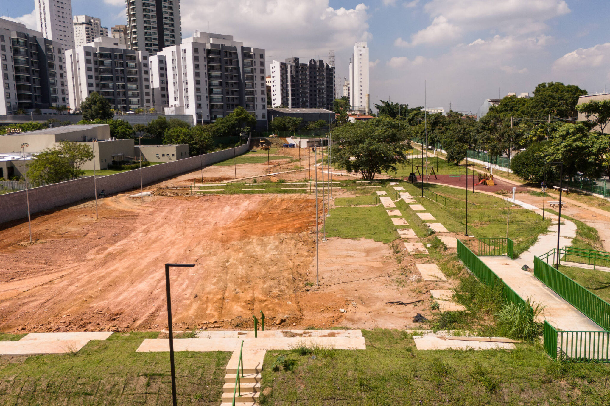 obras-de-parques-publicos-se-arrastam-na-zona-leste-de-sp,-onde-areas-verdes-sao-escassas