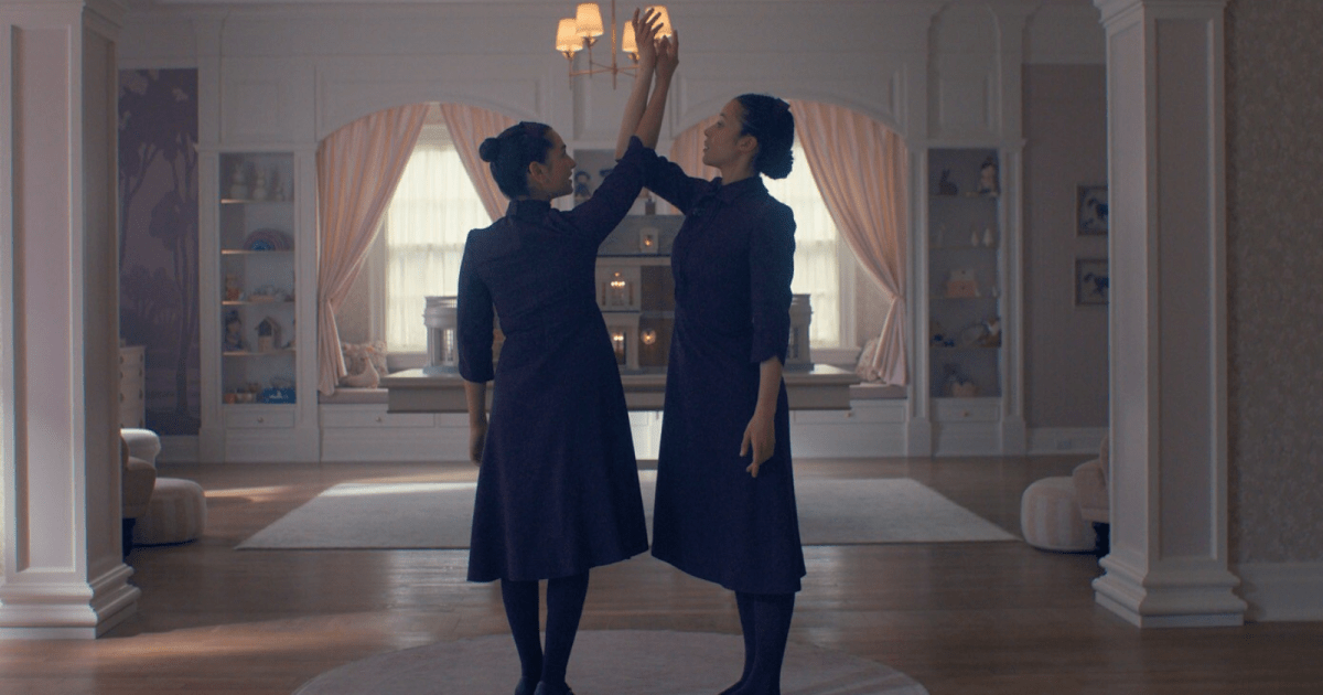 “voce-precisa-mudar-de-perspectiva”,-diz-roteirista-sobre-“os-testamentos”