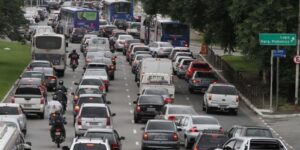 gasolina-e-alimentos-pressionam,-e-previa-da-inflacao-sobe-para-0,89%