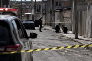 mulher-e-morta-a-tiros-pelo-marido-na-grande-sp;-policia-investiga-como-feminicidio