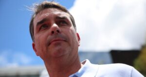 flavio-bolsonaro-escolhe-amigo-empresario-para-comandar-comunicacao-da-campanha