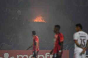 conmebol-da-vitoria-ao-flamengo-apos-incidentes-em-jogo-contra-independiente-medellin