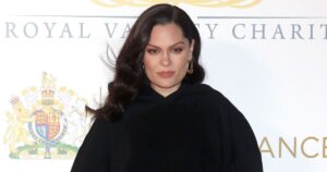 jessie-j-celebra-remissao-de-cancer-de-mama:-“solucei-durante-horas”