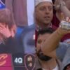 Taylor Swift se diverte com “virada de cerveja” de Travis Kelce na NBA