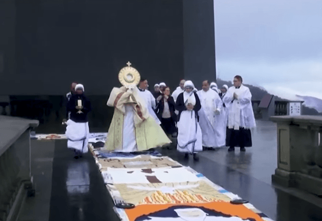 tapetes-e-procissoes-marcam-o-feriado-de-corpus-christi