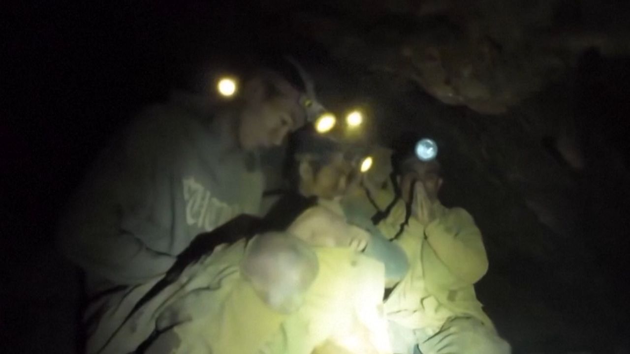 laos-suspende-buscas-em-caverna;-2-seguem-desaparecidos