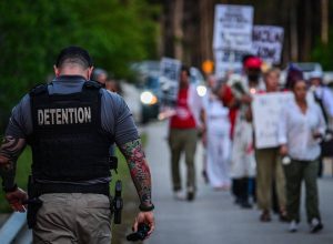 governo-trump-ameaca-mais-de-500-locais-que-protegem-migrantes-nos-eua