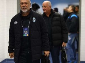 mano-menezes-lamenta-partida-do-gremio-mas-exalta-jovens:-‘tem-de-ter-paciencia’