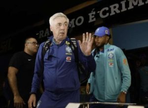 selecao-brasileira-desembarca-em-guayaquil-para-estreia-de-ancelotti