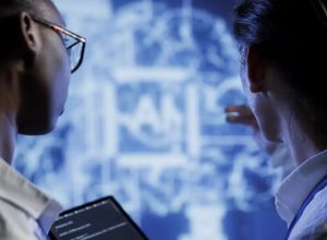 estudo-mostra-que-ia-e-usada-para-simular-reacoes-humanas-em-pesquisas