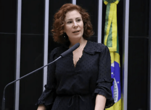 sbt-noticias:-apos-55-dias-foragida,-carla-zambelli-e-presa-na-italia-e-pode-ser-extraditada