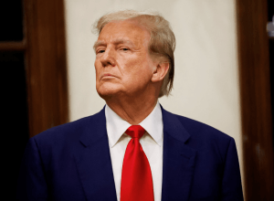 sbt-noticias:-trump-oficializa-tarifa-de-50%-ao-brasil-e-impoe-sancoes-a-alexandre-de-moraes