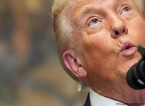 trump-assina-ordem,-e-tarifaco-entra-em-vigor-em-7-de-agosto