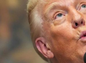 trump-assina-ordem,-e-tarifaco-entra-em-vigor-em-7-de-agosto