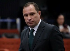 stf-fixa-pena-de-2-anos-em-regime-aberto-para-mauro-cid-apos-delacao-premiada