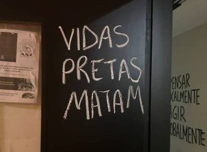 frase-‘vidas-pretas-matam’-e-pichada-varias-vezes-em-predio-da-unifesp