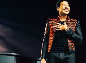 lionel-richie-no-the-town:-veja-setlist-do-cantor-para-o-festival