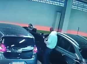 video:-mulher-e-sequestrada-dentro-de-estacionamento-de-loja-na-zona-sul-de-sp